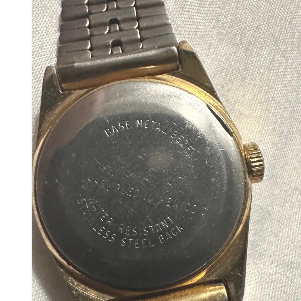 Vintage Timex Women's Watch Gold Tone Water Resistant‎ Analog Wristwatch